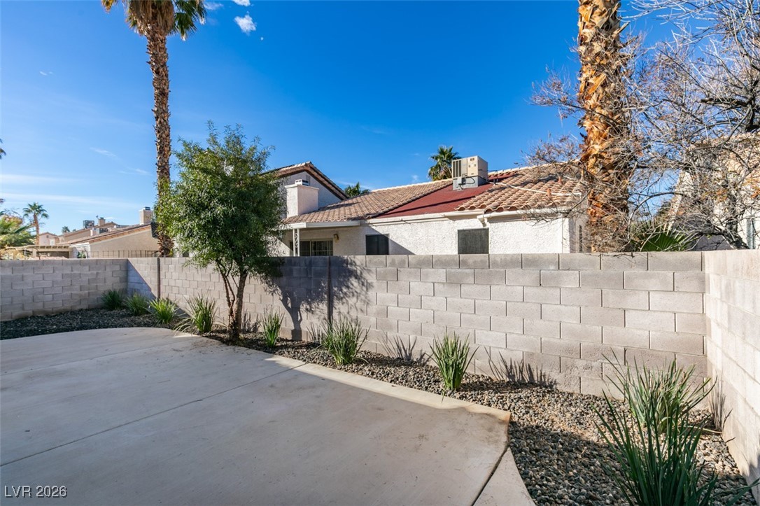 2747 Quaker Ridge Road