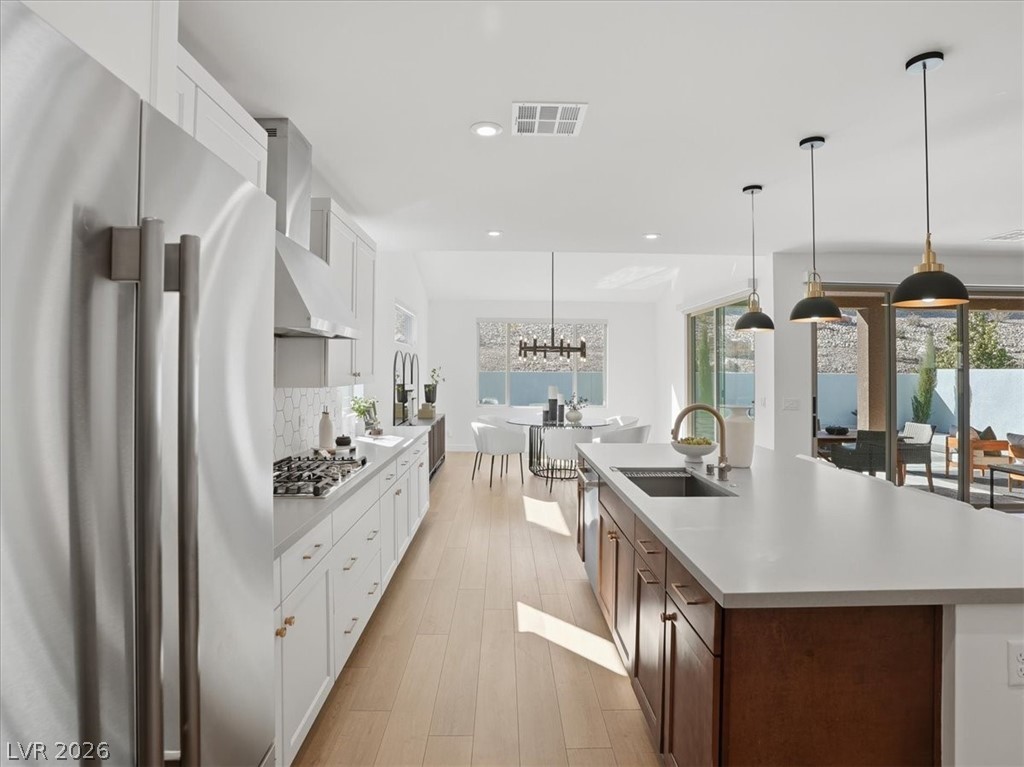 9725 Starlight Ridge Avenue