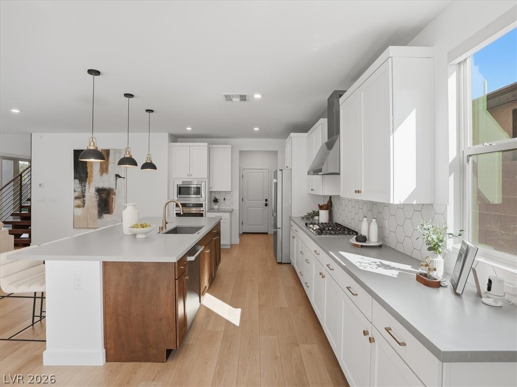 9725 Starlight Ridge Avenue