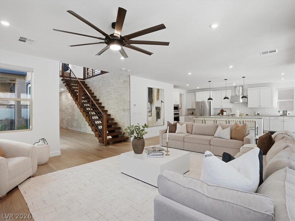 9725 Starlight Ridge Avenue