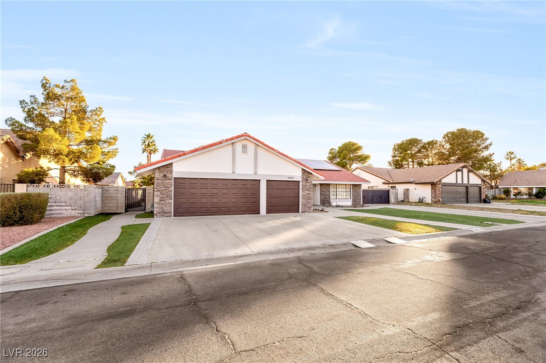 6465 Scotch Pine Circle