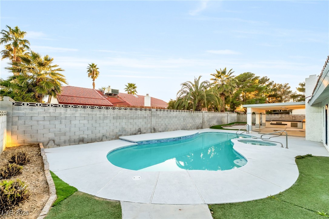 6465 Scotch Pine Circle
