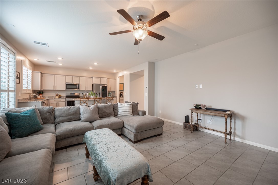 4447 Creekside Cavern Avenue