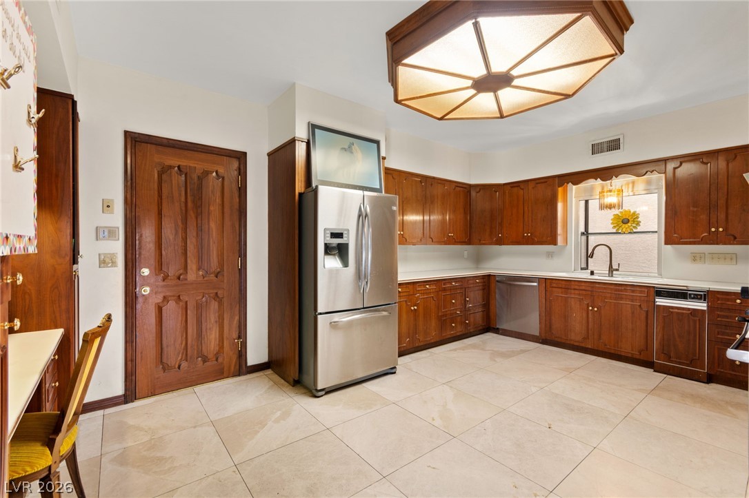 2834 Queens Courtyard Drive