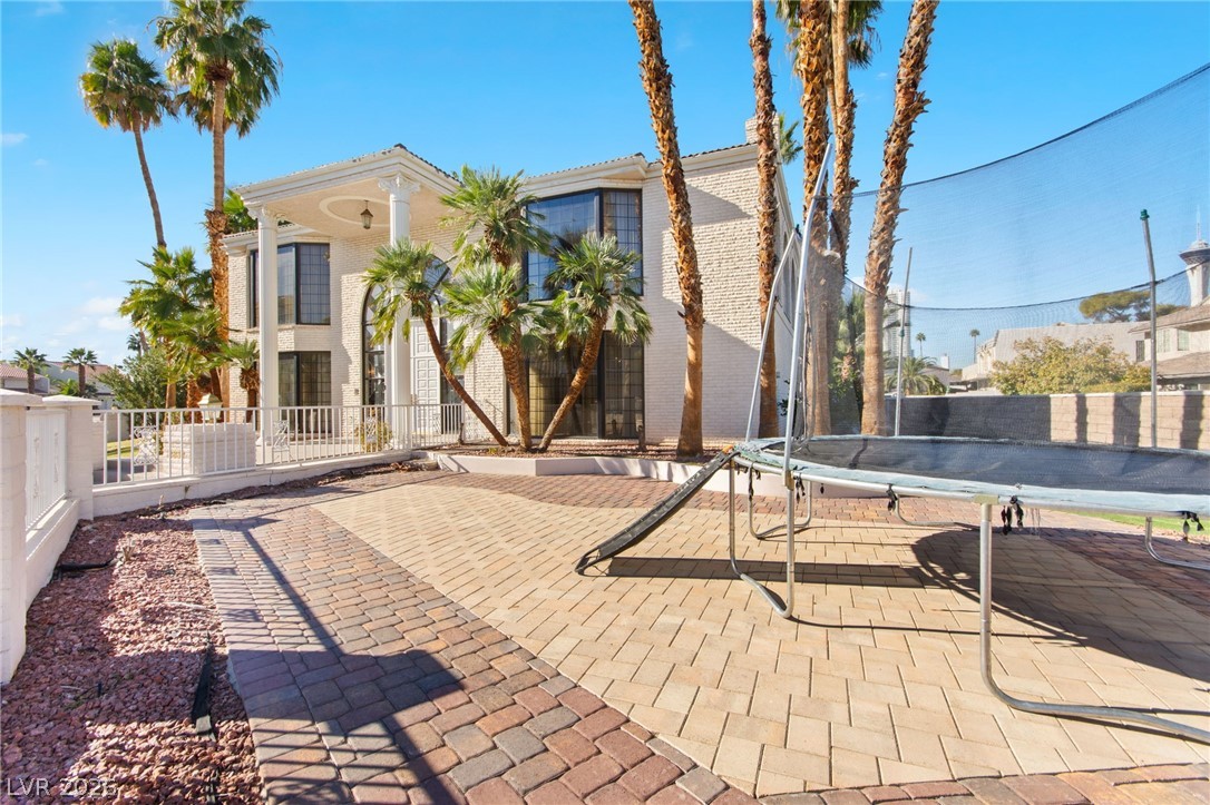 2834 Queens Courtyard Drive