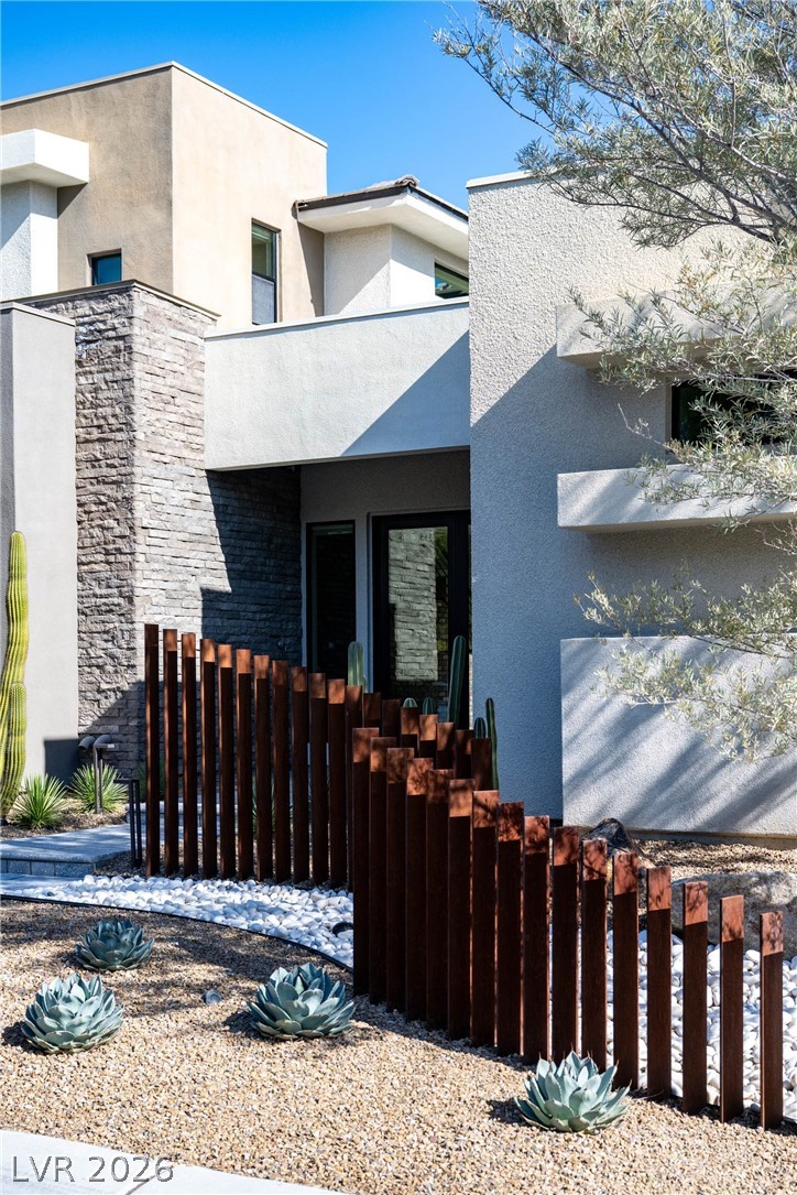 62 Grey Feather Drive