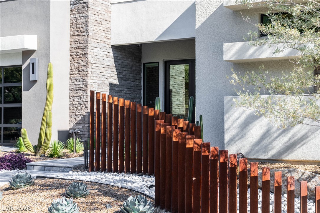 62 Grey Feather Drive