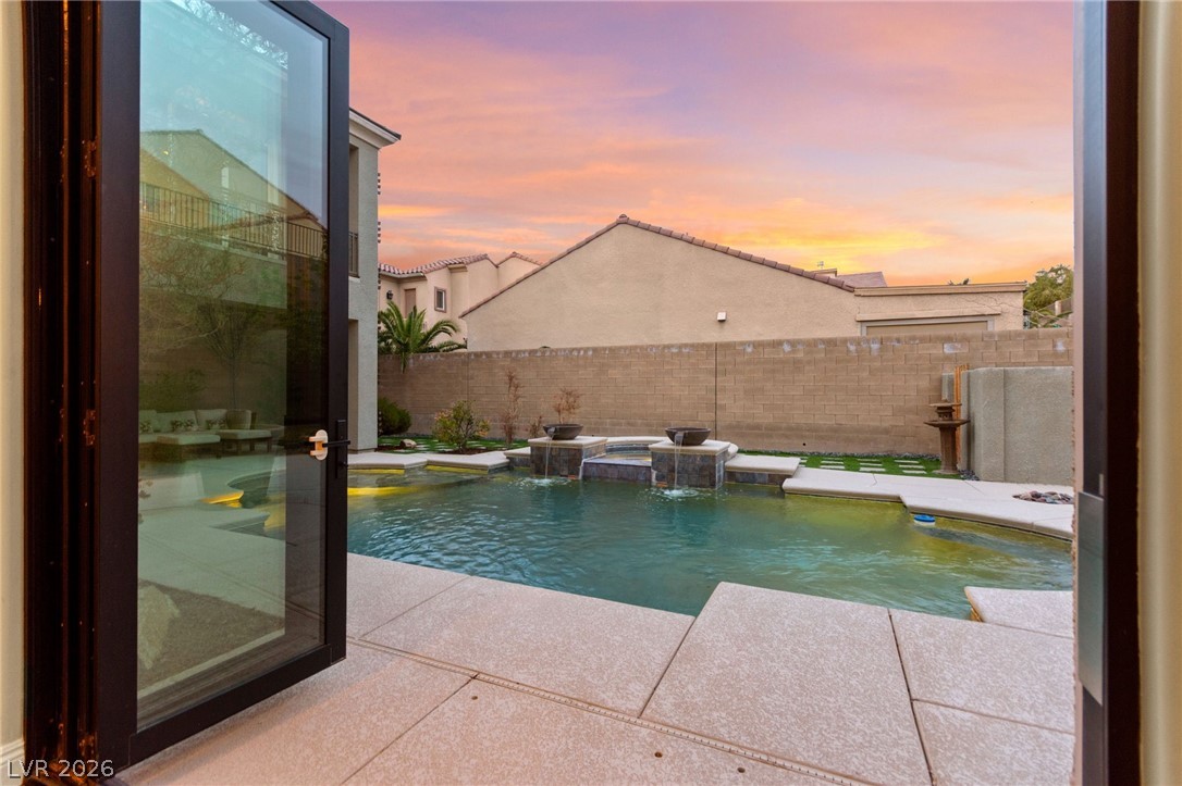 2524 Dornoch Lane