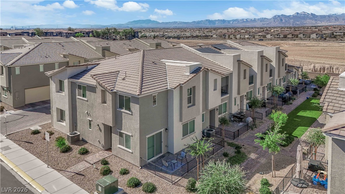 2632 Canary Yellow Court