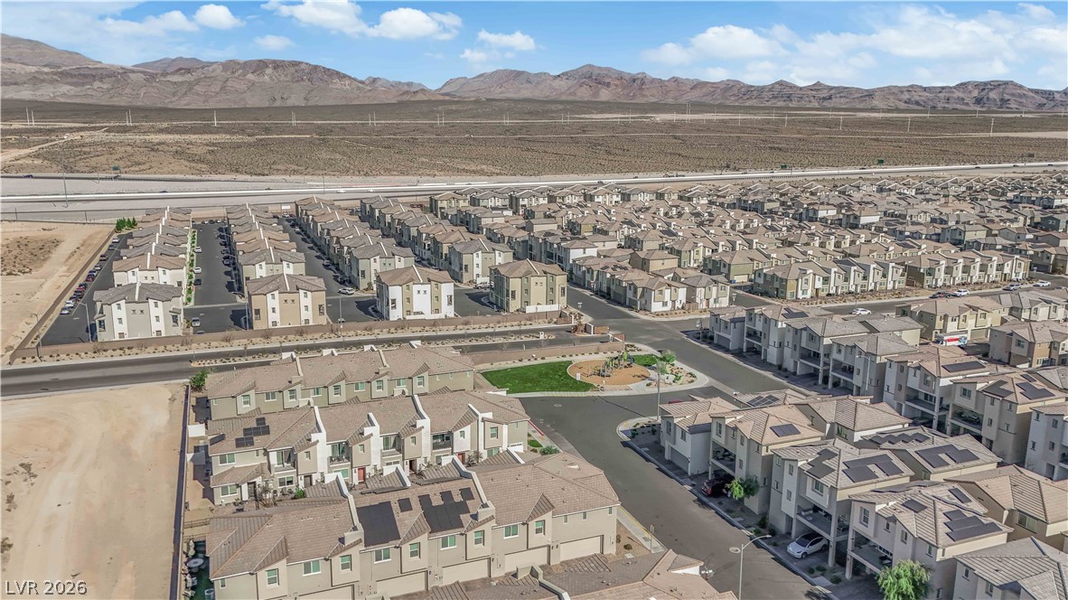 2632 Canary Yellow Court