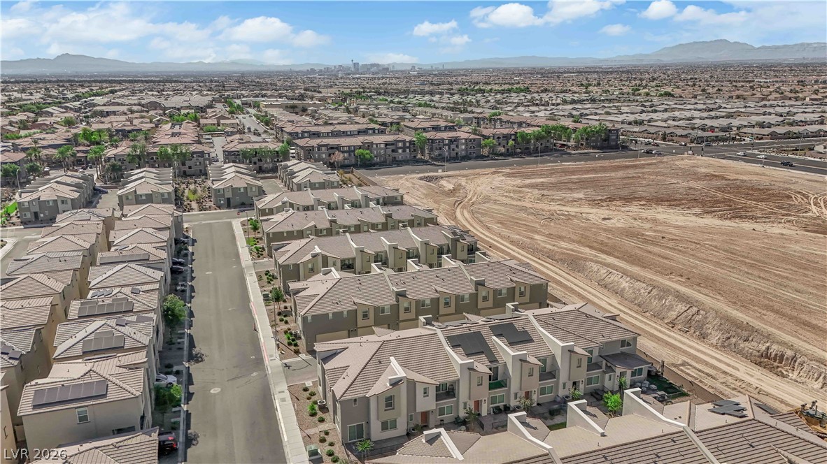 2632 Canary Yellow Court