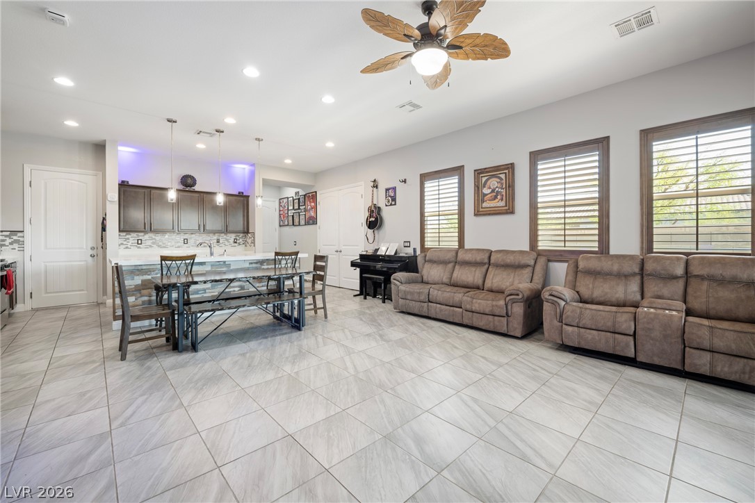 1941 West Pondering Avenue
