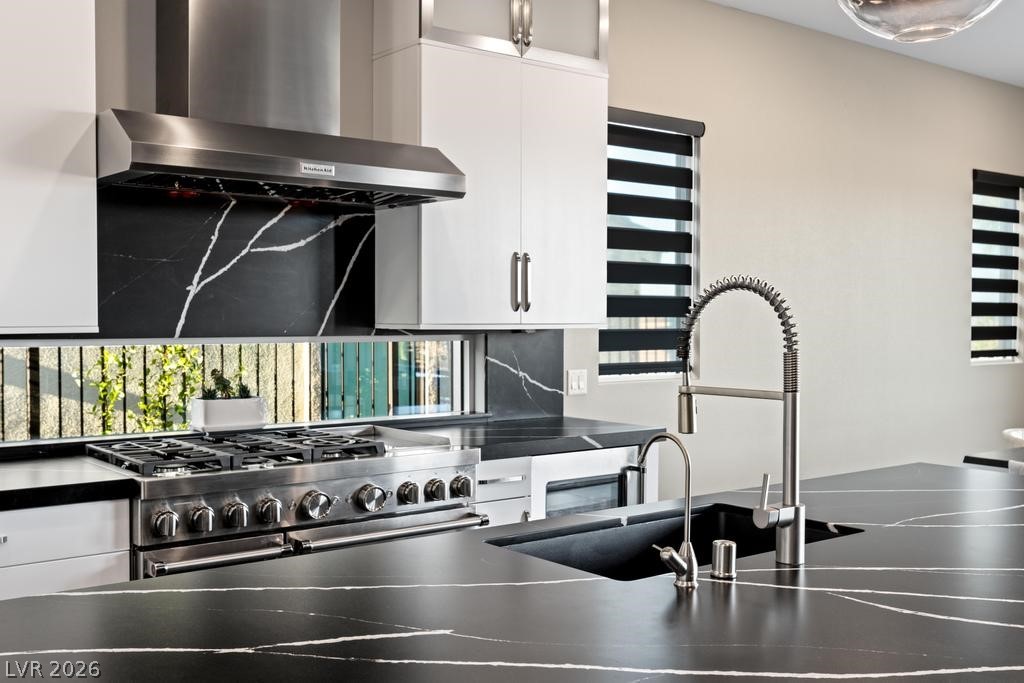 36 Thorn Creek Street