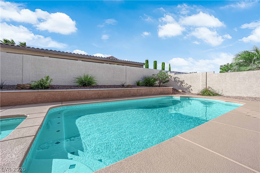 745 Diamond Bend Avenue