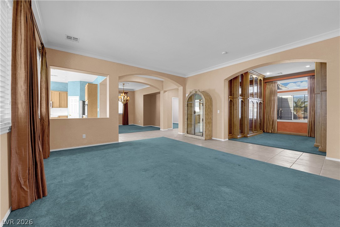 745 Diamond Bend Avenue