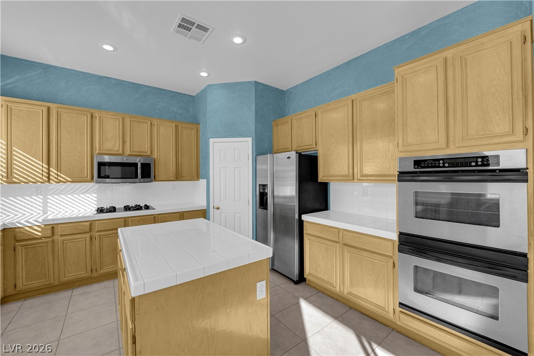 745 Diamond Bend Avenue