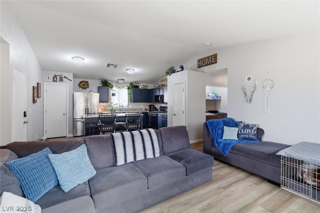 1323 West Bartlett Avenue