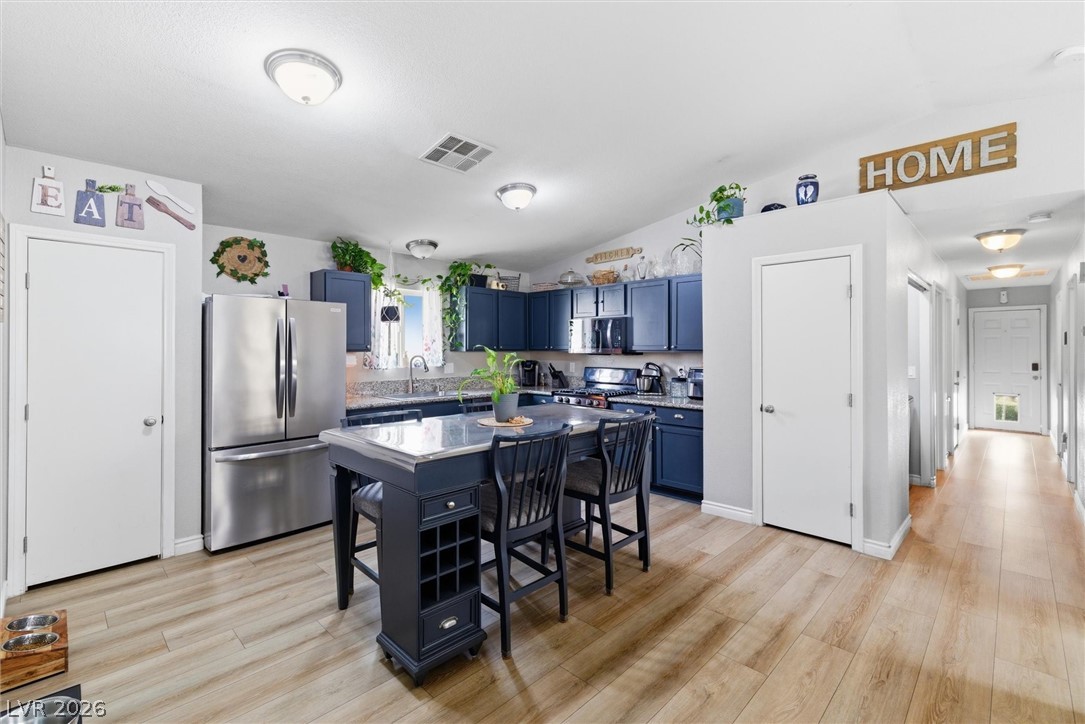 1323 West Bartlett Avenue