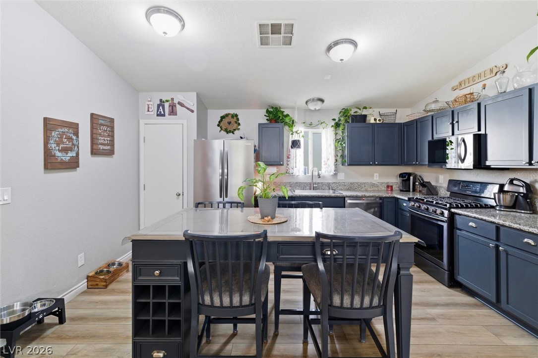 1323 West Bartlett Avenue