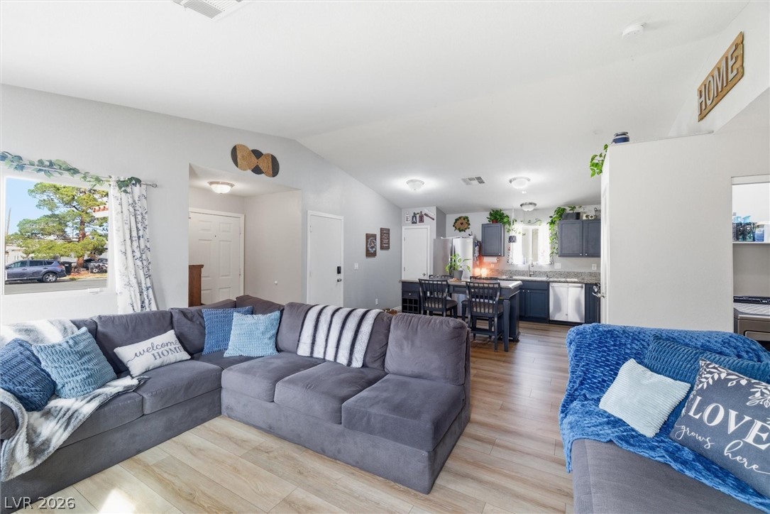 1323 West Bartlett Avenue