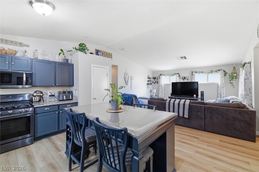 1323 West Bartlett Avenue