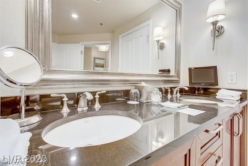 135 East Harmon Avenue 1703
