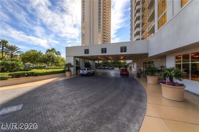 135 East Harmon Avenue 1703