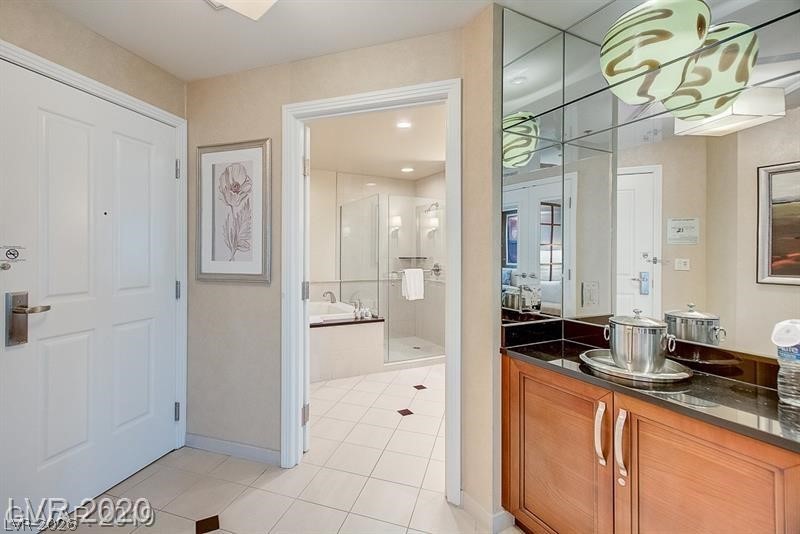 135 East Harmon Avenue 1703