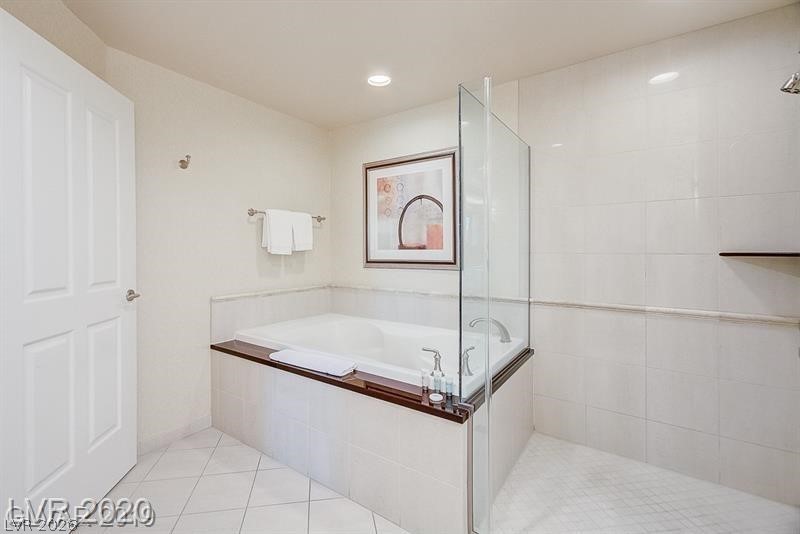 135 East Harmon Avenue 1703