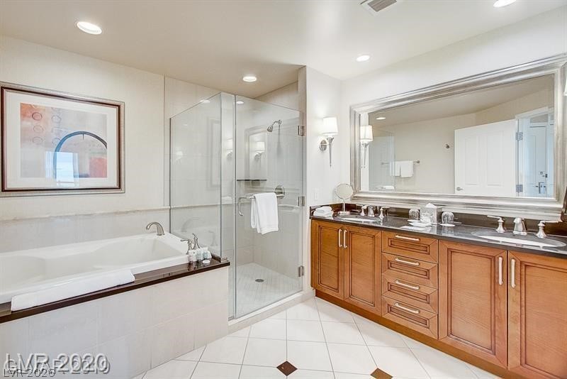 135 East Harmon Avenue 1703