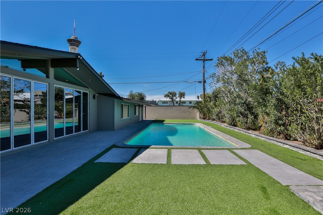 547 Ellen Way
