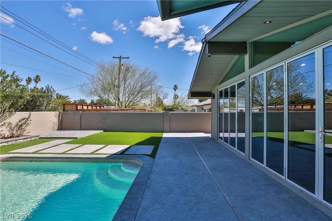 547 Ellen Way