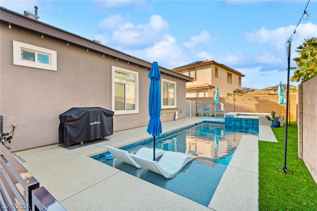 8066 Villa Del Viento Drive