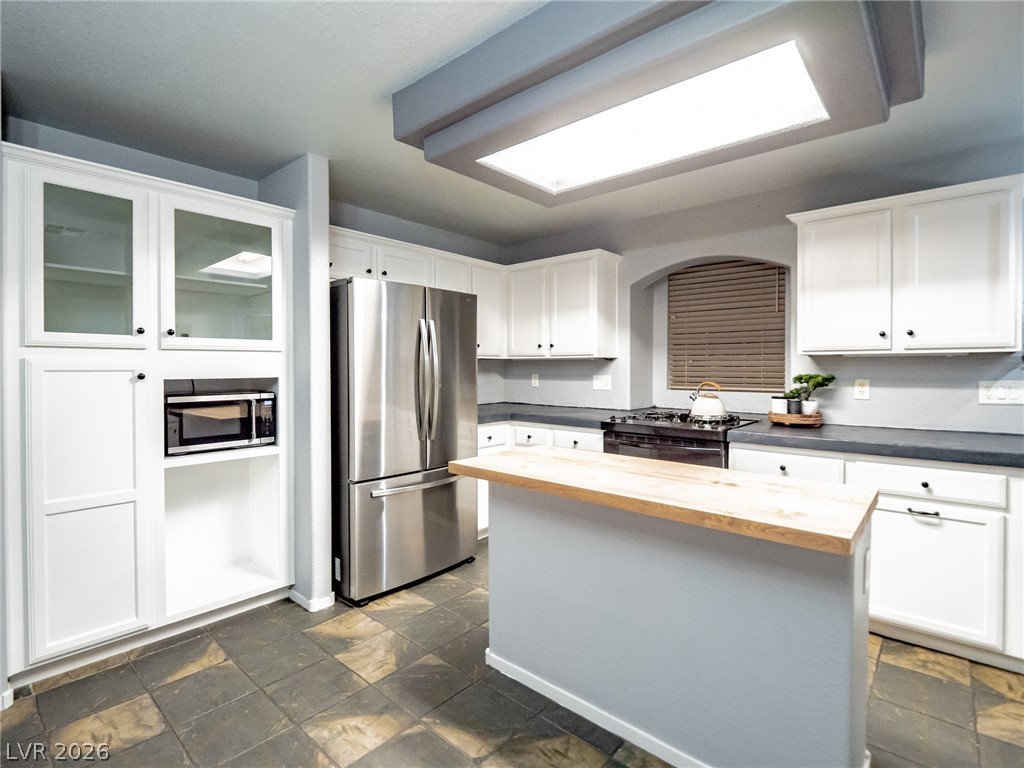 7535 Jacaranda Leaf Street