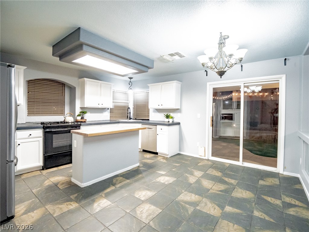 7535 Jacaranda Leaf Street