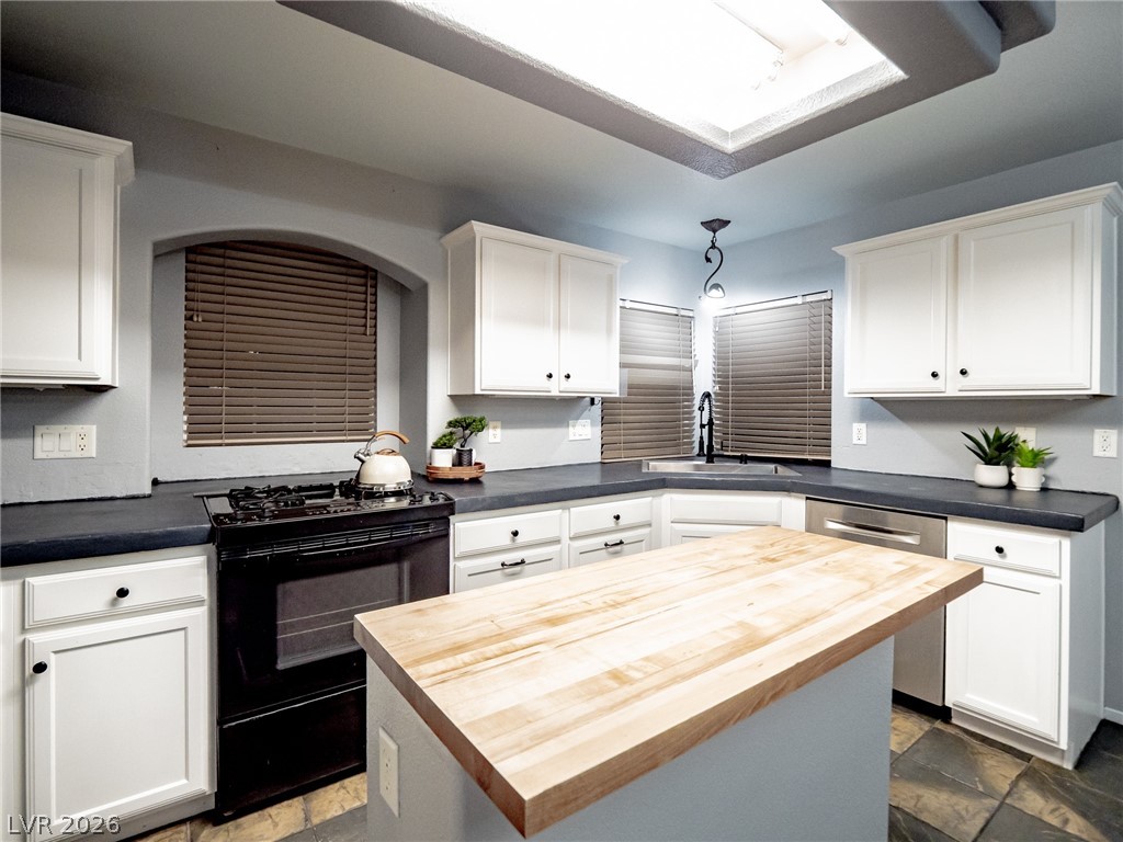 7535 Jacaranda Leaf Street