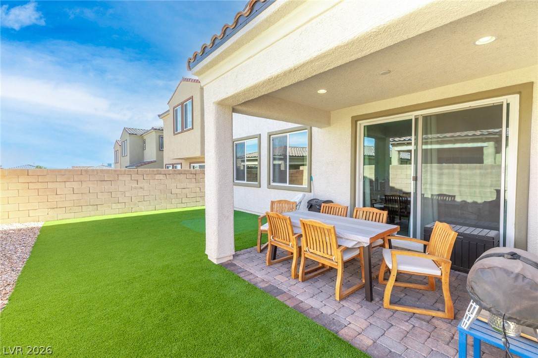 10786 Rockvale Falls Avenue