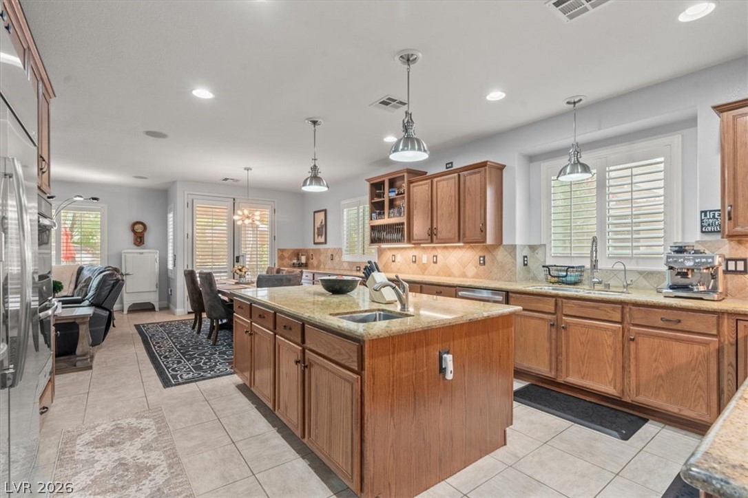 7001 Via Locanda Avenue