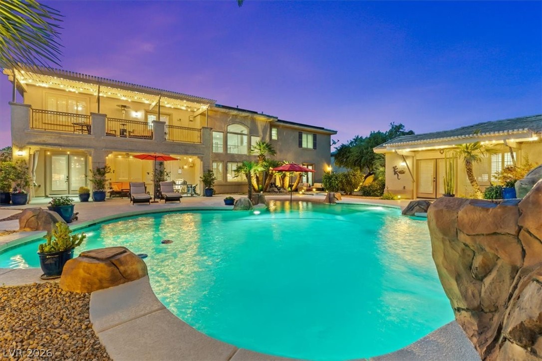 7001 Via Locanda Avenue