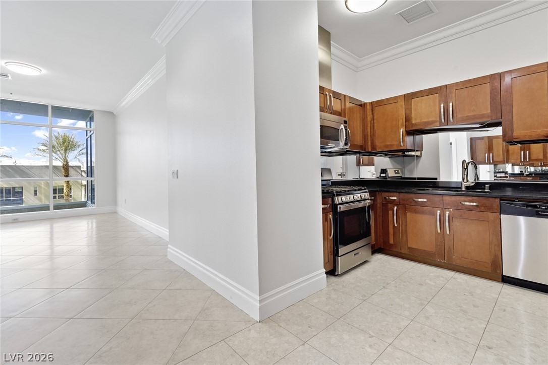 4525 Dean Martin Drive 304