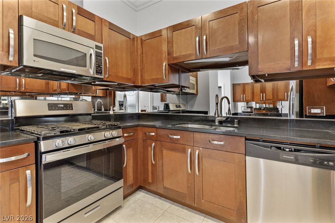 4525 Dean Martin Drive 304