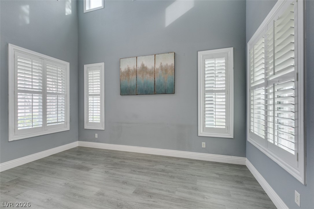 5527 Aurora Crest Avenue