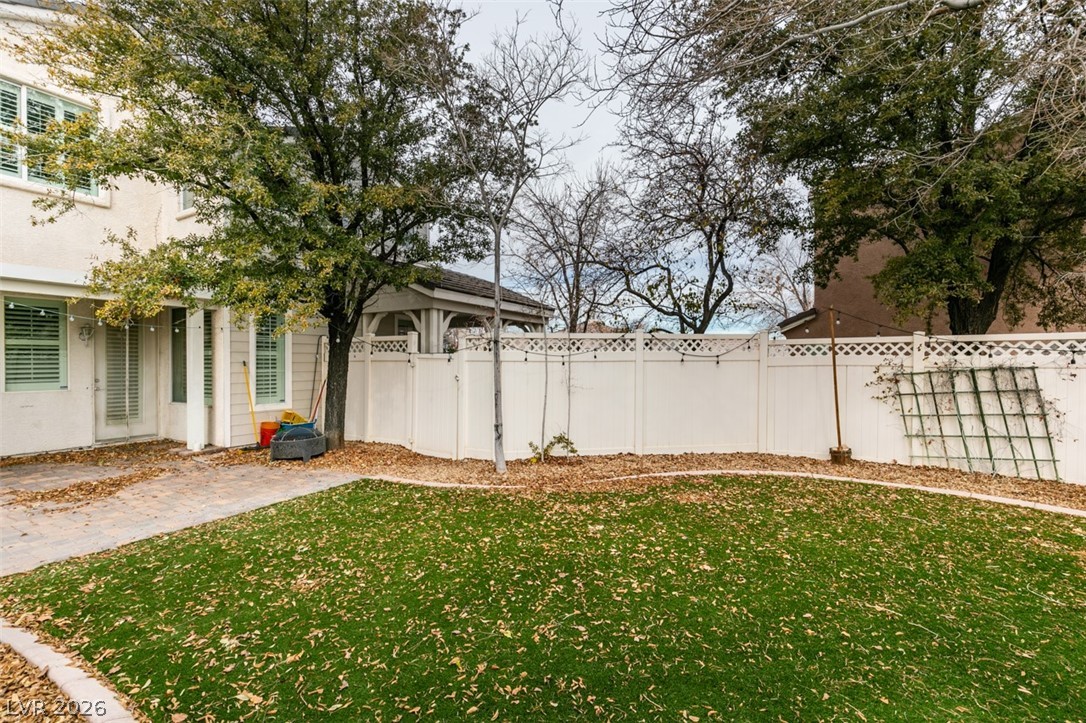 5527 Aurora Crest Avenue