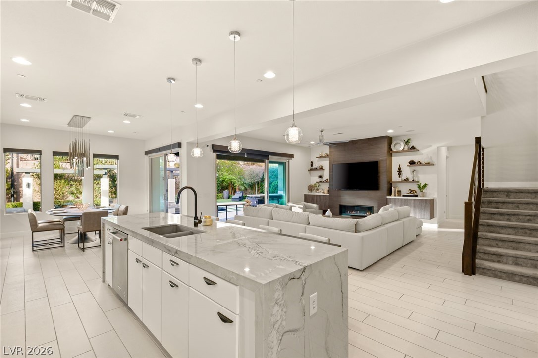 2158 Alto Vista Drive