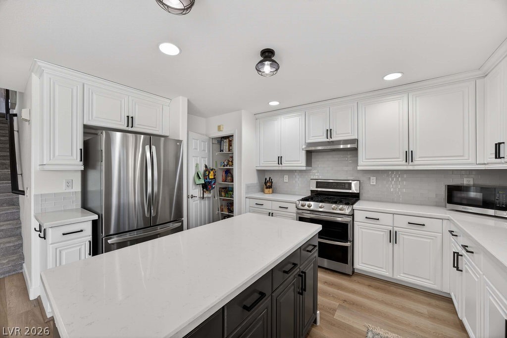 7030 Oakwood Pines Court