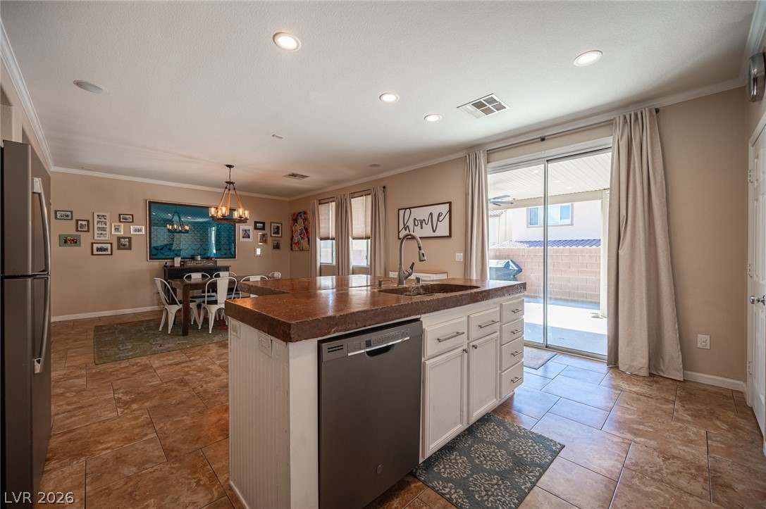 925 Cascade Light Avenue