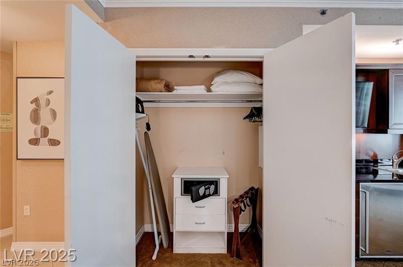 135 East Harmon Avenue 817