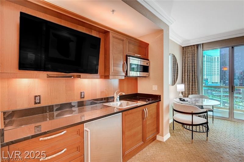 135 East Harmon Avenue 817