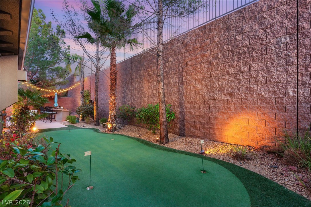 2233 Boutique Avenue