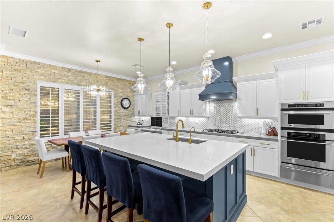 2233 Boutique Avenue